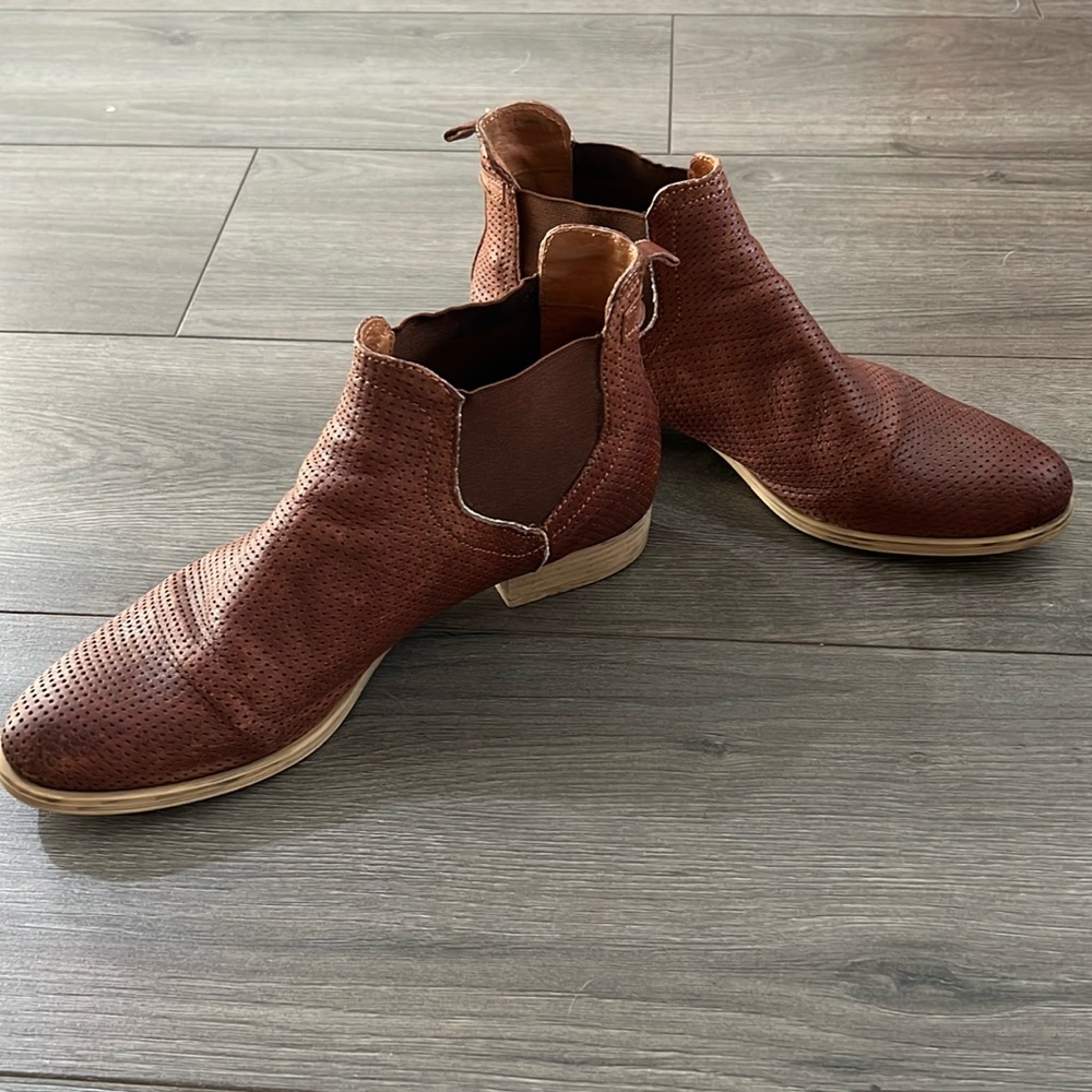 Bata Leather Chelsea Boot - Picture 2 of 8